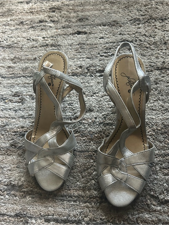 Shoes - Women's Silver Strappy Dress Heels - Unbranded